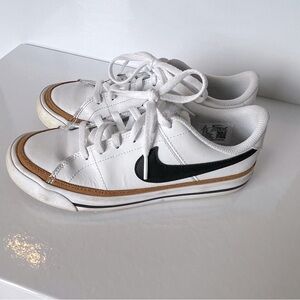 Boys Nike Court Legacy Size 4Y